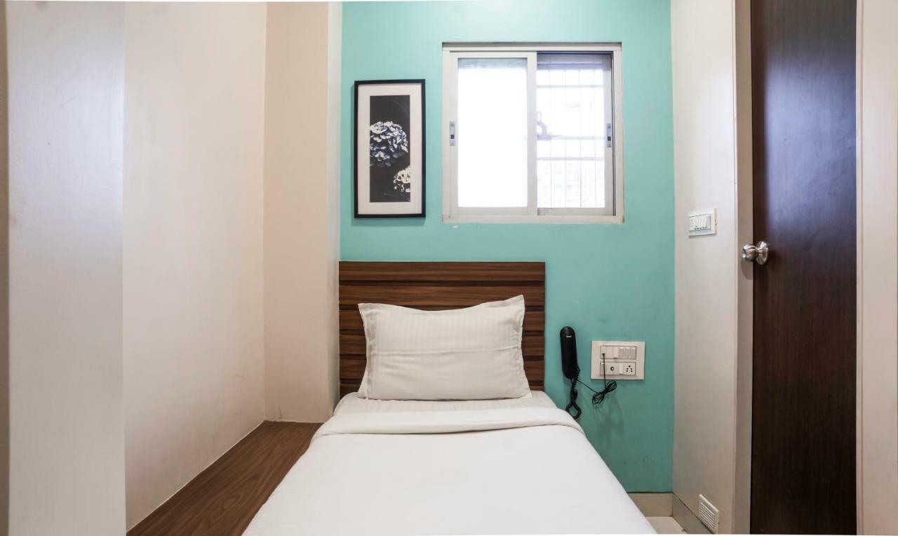 Oyo Flagship 13885 Metro Residency Hotell Mumbai Eksteriør bilde