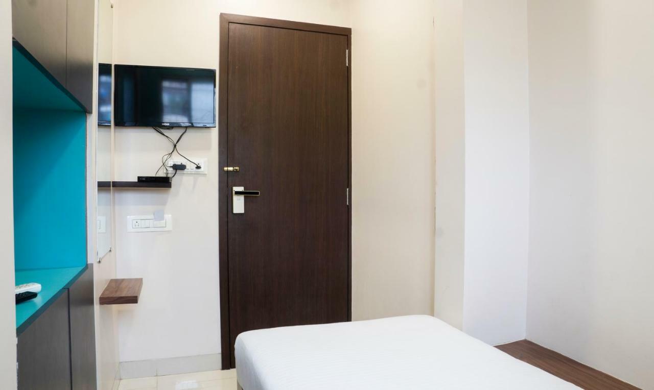Oyo Flagship 13885 Metro Residency Hotell Mumbai Eksteriør bilde