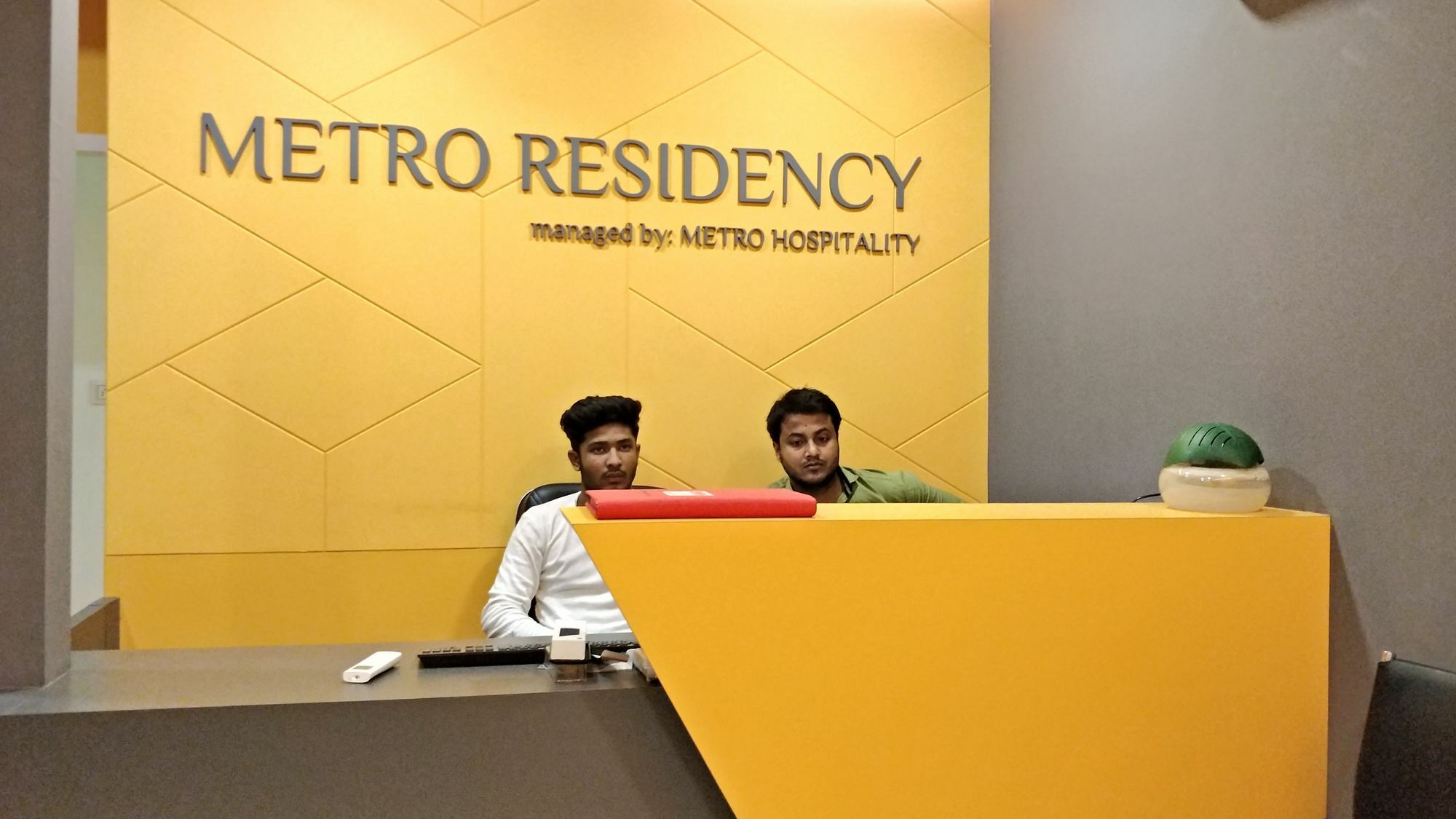 Oyo Flagship 13885 Metro Residency Hotell Mumbai Eksteriør bilde